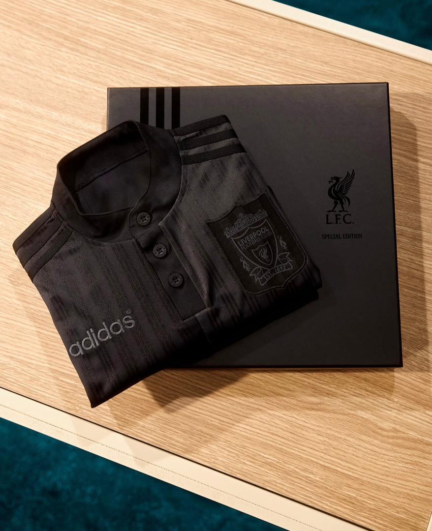 Jibsman1's tweet photo. LIVERPOOL ALL BLACK RETRO REMAKE NOW AVAILABLE IN STORE

L, XL, XXL

🏷️ 25,000

Add to 🛒 https://t.co/N17mykZ8Nq