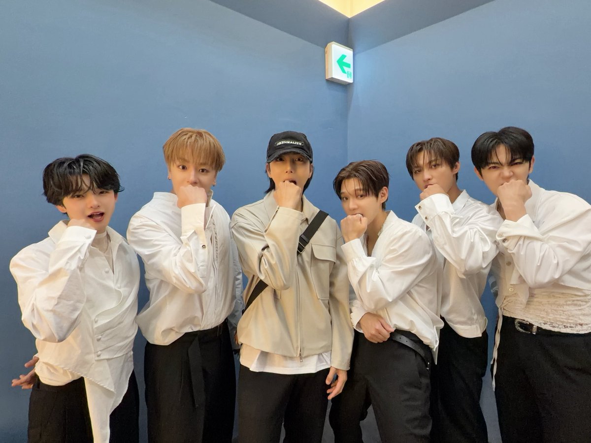 TooManyColorTMC's tweet image. [📷] 𝑻𝒐𝒐 𝑴𝒂𝒏𝒚 𝑪𝒐𝒍𝒐𝒓

新しい家族となった
ORβITのショーケースに行ってきました！

#TooManyColor #투매니컬러
#TMC #ティエムシ #티엠씨
#ORβIT #오르빗