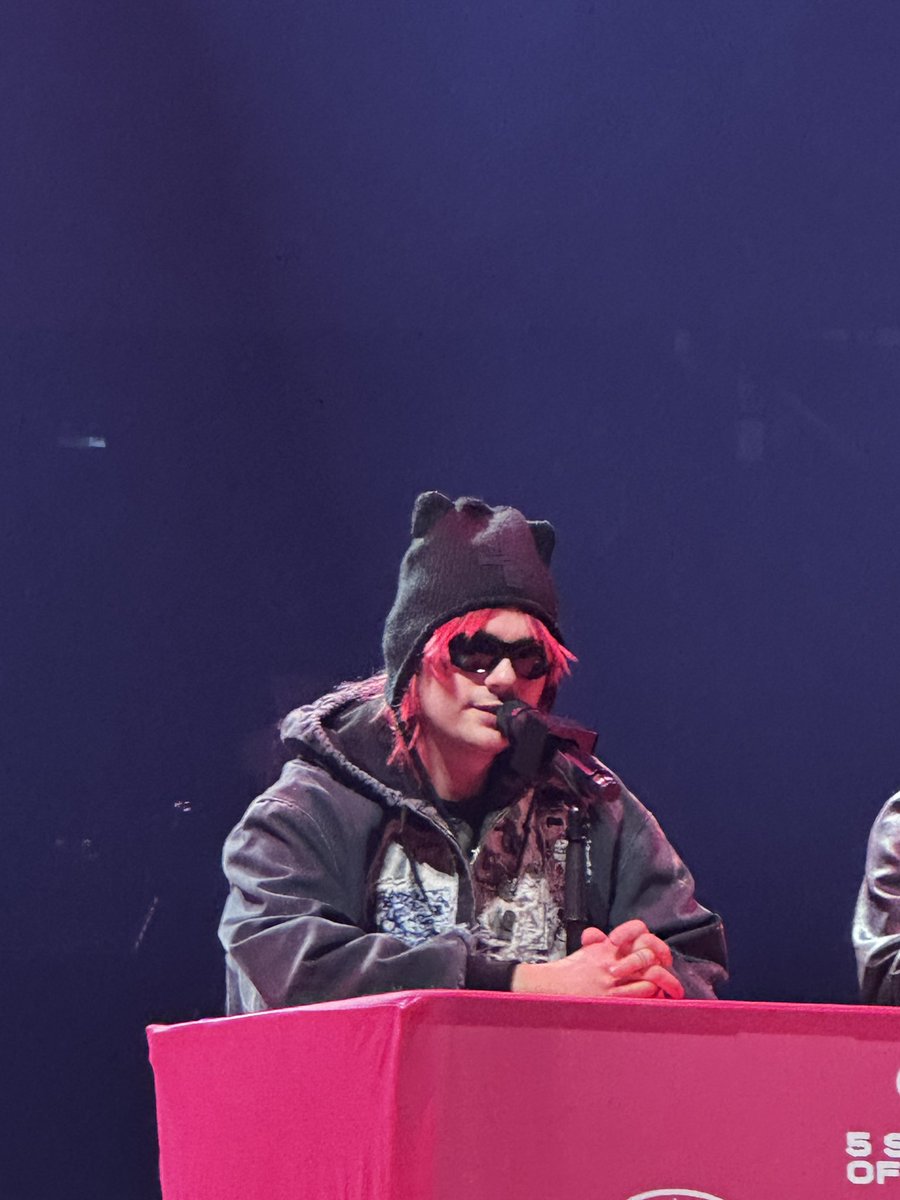 michael clifford contents ⭐️ tweet media