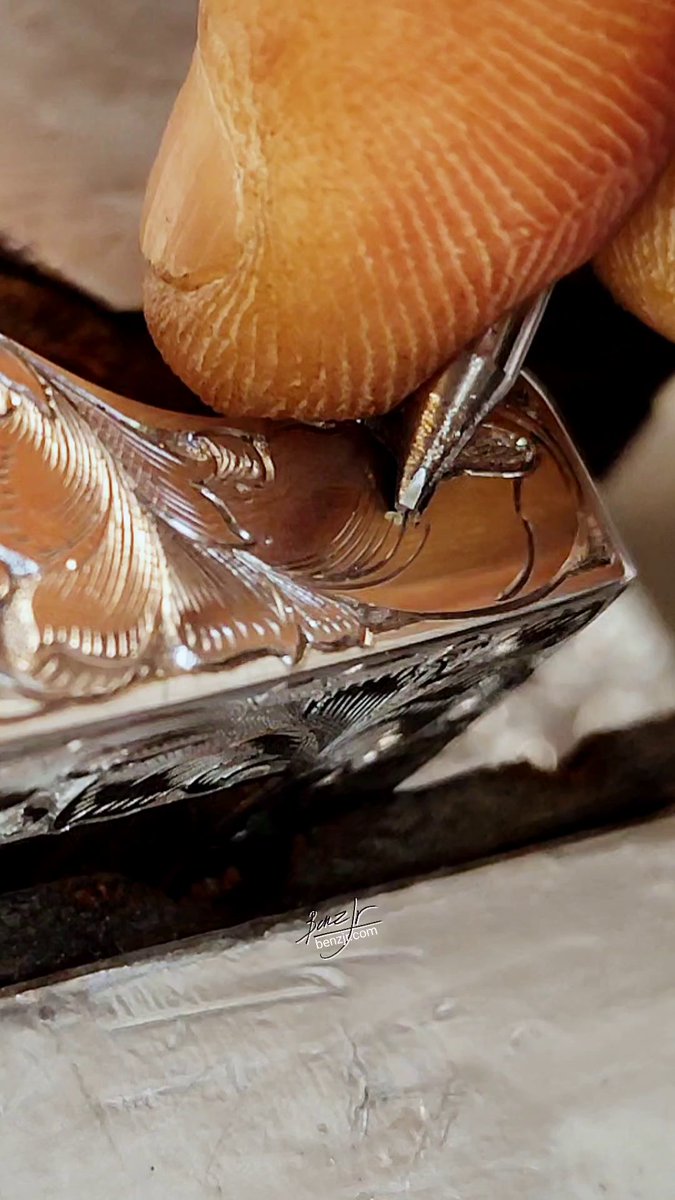 benzjr's tweet image. Working alone, I sometimes feel quite lonely. But it truly makes me happy to know that you’re always caring and supporting me. Thank you all so much! ❤

#benzjr #handengraving #metalart #commissions #thankyou