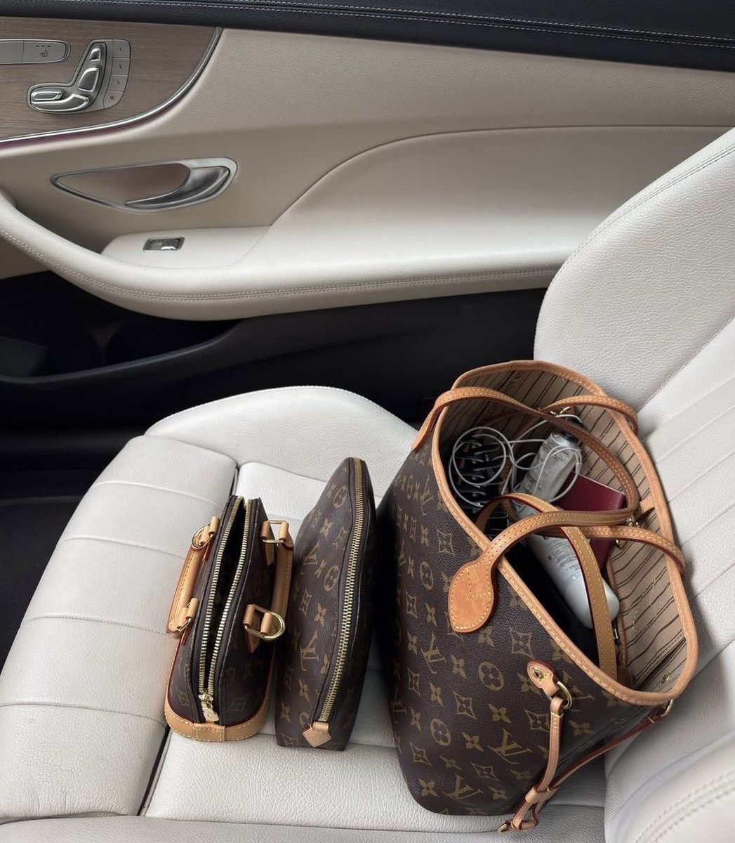Elenalune_'s tweet photo. road trip essentials>> https://t.co/wbxd66Watf
