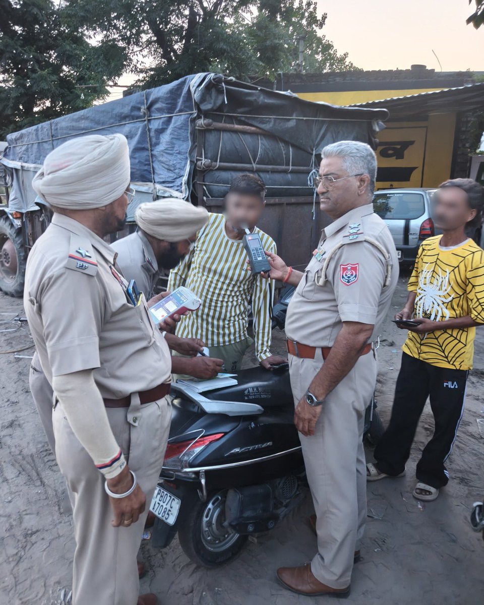 PP_Hoshiarpur's tweet image. Hoshiarpur Police is conducting alcometer tests to curb drunk driving &amp;amp; ensure the safety of all road users. A stern message is being sent that reckless behavior on the roads will not be tolerated.

#SafetyFirst #PunjabRoadSafetyAlert #ActionAgainstDrunkDriving #DriveResponsibly