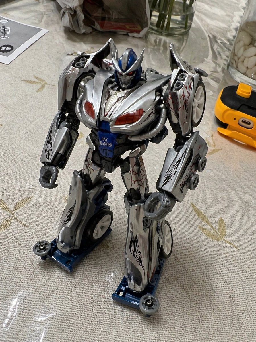 حطيت صور العربيات على ChatGPT وقولتله حولهم لTransformers.