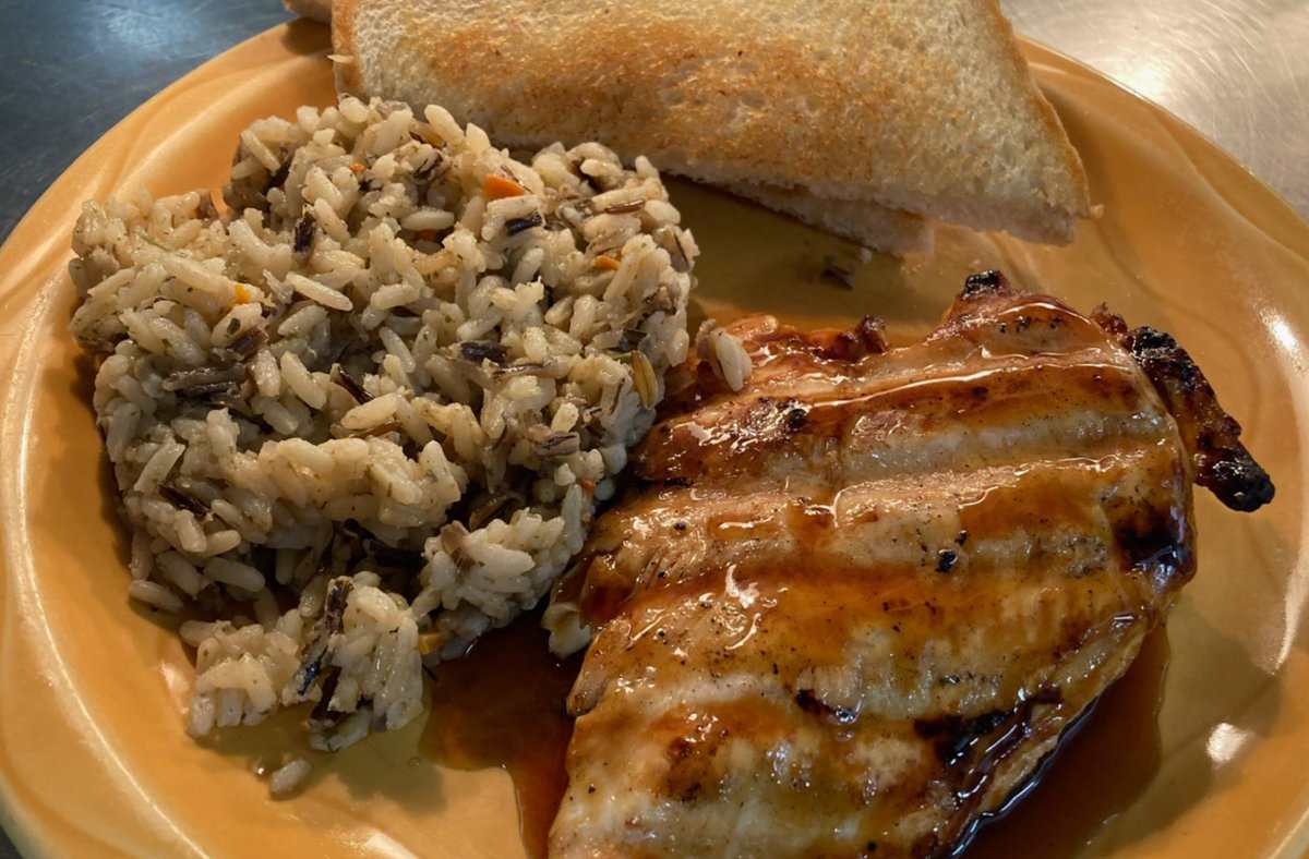 TCsReferee's tweet image. Chicken? Burger? Chicken? Burger? 

Any which way you choose, you won’t go wrong at TC’s Referee.

TOP NOTCH TUE SOUPS (4.28.26):
Corn Chowder ~ Grilled Cheese Tomato 

#EatLocal