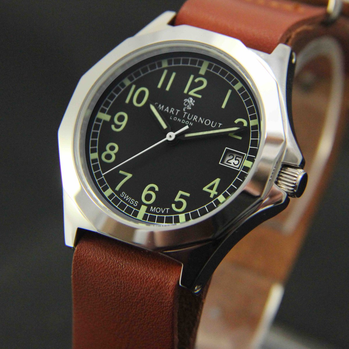 SmartTurnout's tweet image. Made in the UK, our  high quality Leather NATO Watch Straps are available with all our watches.
See the full range at: 
smartturnoutlondon.com/collections/al…

#MadeInUK #MadeInBritain #LuxuryWatchStyle #smartturnout #smartturnoutwatch #menswatch #preppyfashion #menswatches #traditionalwatches