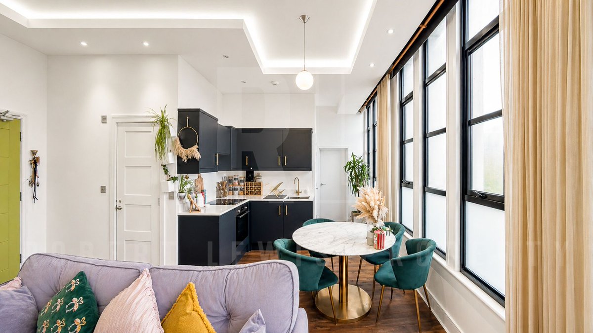 robertlewisprop's tweet image. Modern 1-bed in North Finchley! 🏙️ Chain-free, 2.5m windows, underfloor heating &amp;amp; wood floors. Near Woodside Park station. Ideal for first-time buyers or investors. £325,000. DM to view! #NorthFinchley #LondonProperty #NewListing