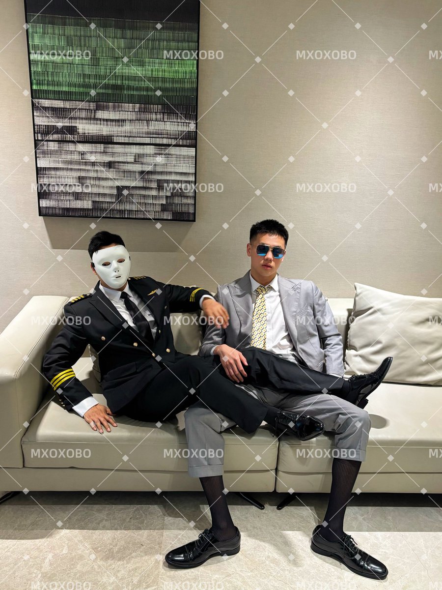mxoxobo69's tweet photo. 喜不喜欢 两个正装爸爸? https://t.co/aHJkYJr2C5