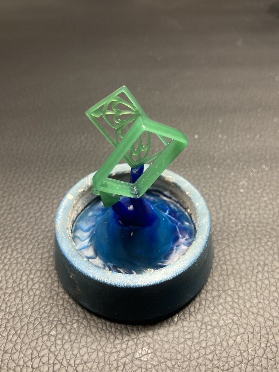 mm_akusesari's tweet image. ワックス原型 → 埋没 → 鋳造まで進みました。
透かしの蝶が裏から支える構造です。
完成までの工程はYouTubeショートで。

【lostWax】ワックス彫刻　ラブラドライト蝶々　鋳造#jewelry #diy #ワックス  #アクセサリー制作mm #amsr youtu.be/GuJdbvWkfjM?si… via @YouTube