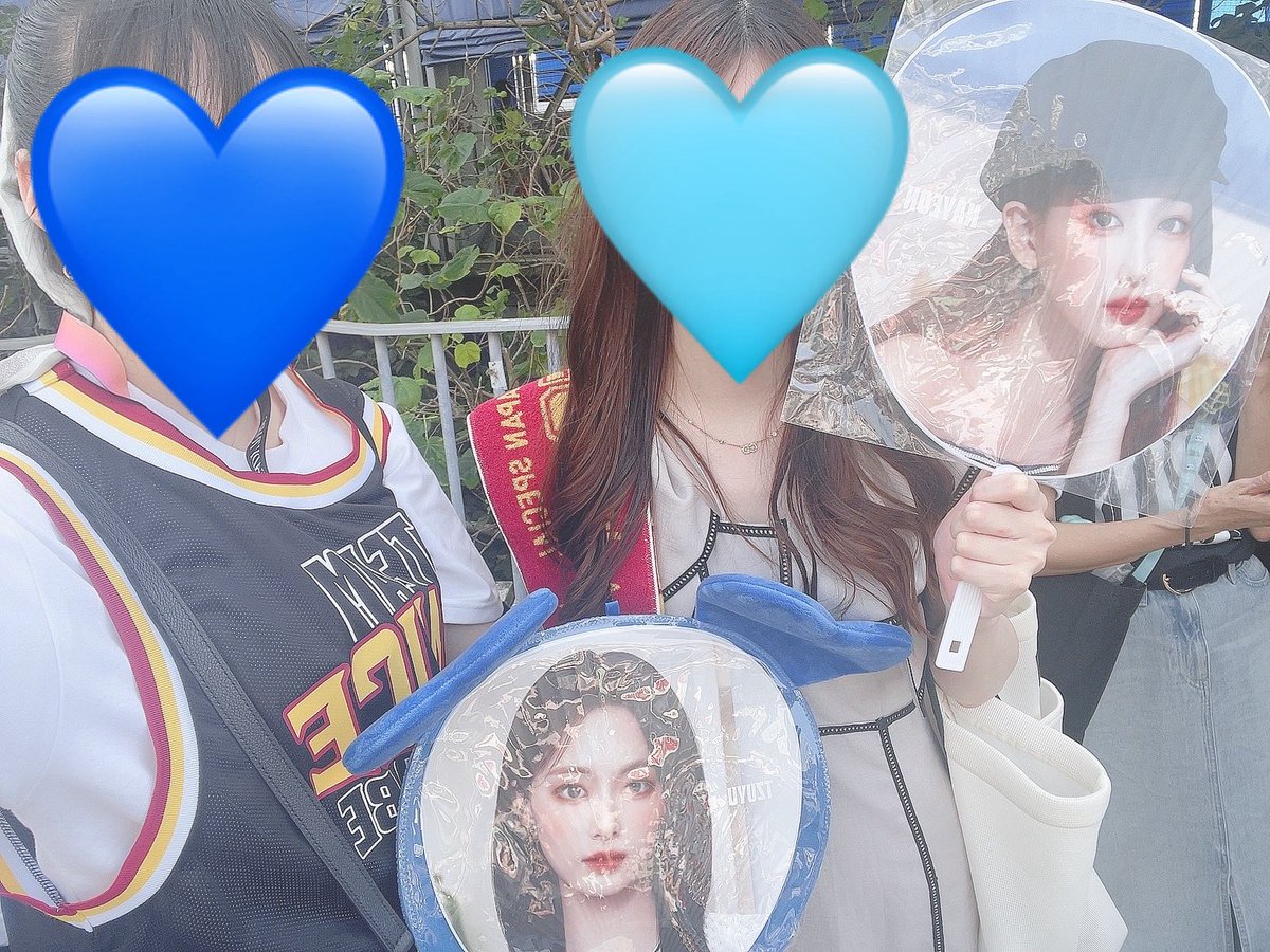 chouchii_11's tweet photo. サプライズ演出に、自分の写真が結構大きめなサイズで採用されました😭ビックリしたし、ツウィちゃんが画面に写ってるタイミングだし、いろんな感情溢れてるときで更に涙が溢れた😭TWICEに出会えて本当に幸せです😭最高の3日間をありがとう☺️
 #TWICE国立最終日 https://t.co/D2hj3QLrFD