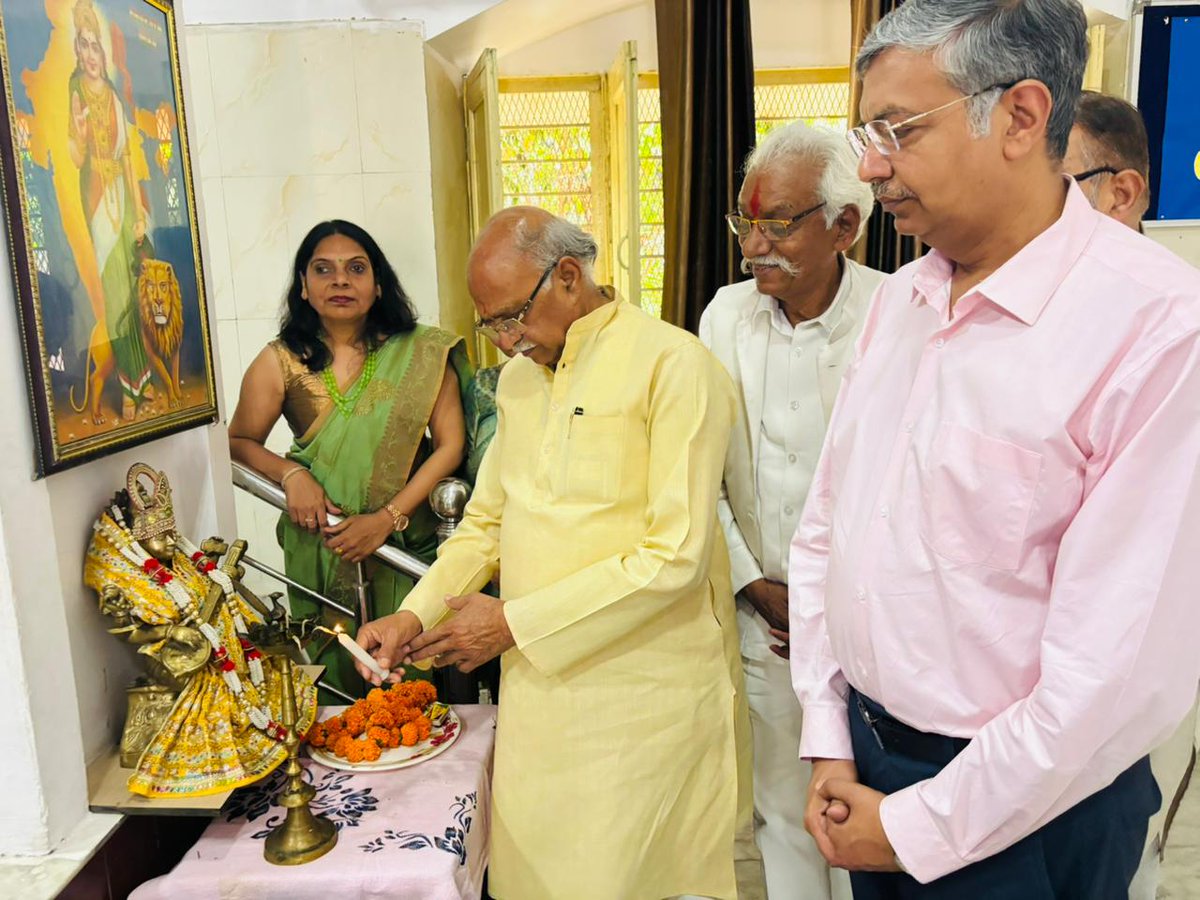 AmitAgarwalBJP's tweet image. आज मेरठ कैंट विधानसभा स्थित रघुनाथ इंटर कॉलेज में आयोजित उत्तीर्ण छात्राओं को पुरस्कार वितरण एवं सम्मान समारोह में मुख्य अतिथि के रूप में उपस्थित होकर सभी छात्राओं को पुरस्कार वितरण कर उनका सम्मान किया और उनके उज्ज्वल भविष्य की कामना की।

#Meerut #MeerutCantt