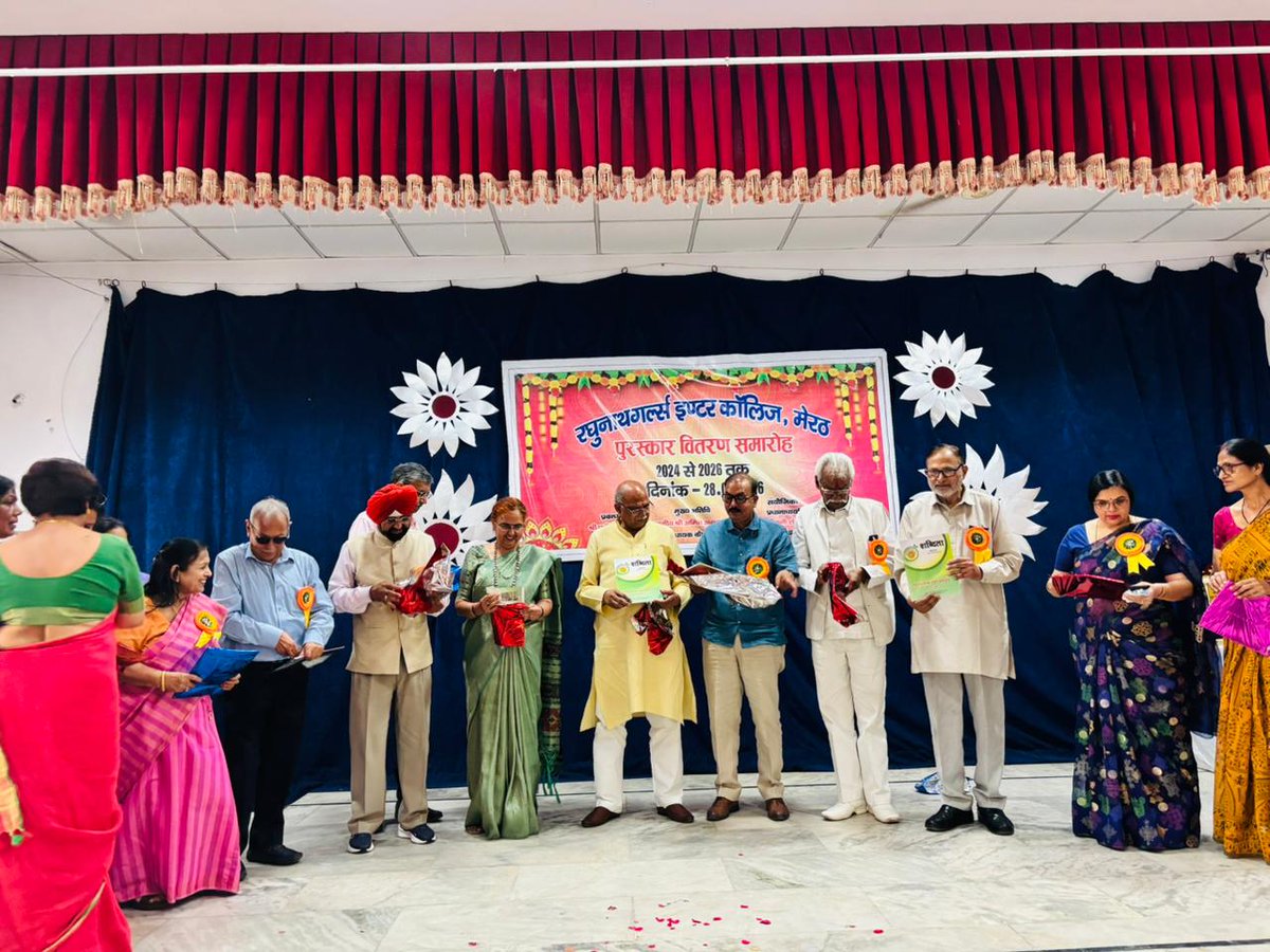 AmitAgarwalBJP's tweet image. आज मेरठ कैंट विधानसभा स्थित रघुनाथ इंटर कॉलेज में आयोजित उत्तीर्ण छात्राओं को पुरस्कार वितरण एवं सम्मान समारोह में मुख्य अतिथि के रूप में उपस्थित होकर सभी छात्राओं को पुरस्कार वितरण कर उनका सम्मान किया और उनके उज्ज्वल भविष्य की कामना की।

#Meerut #MeerutCantt