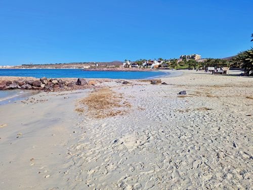 BaSnorkel's tweet image. El Caimancito Beach, one of the closest beaches to La Paz #Mexico . It is popular with locals, and has good #swimming and some #snorkeling . It is also popular for weddings. How did you like it? #PlayaElCaimancito #LaPaz backpackandsnorkel.com/LaPaz/Playa-El…