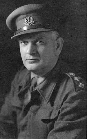 DrHelenFry's tweet photo. Ernst Lederer, is believed to have done more than just listen to the conversations of captured German generals and POWs during WW2.

Originally from the Sudetenland, he was also used as a stool pigeon.

Dressed in a German officer’s uniform, Lederer was one of nearly 50 men - many of them also refugees - who posed as prisoners and helped loosen the captives’ tongues! @HelenLederer