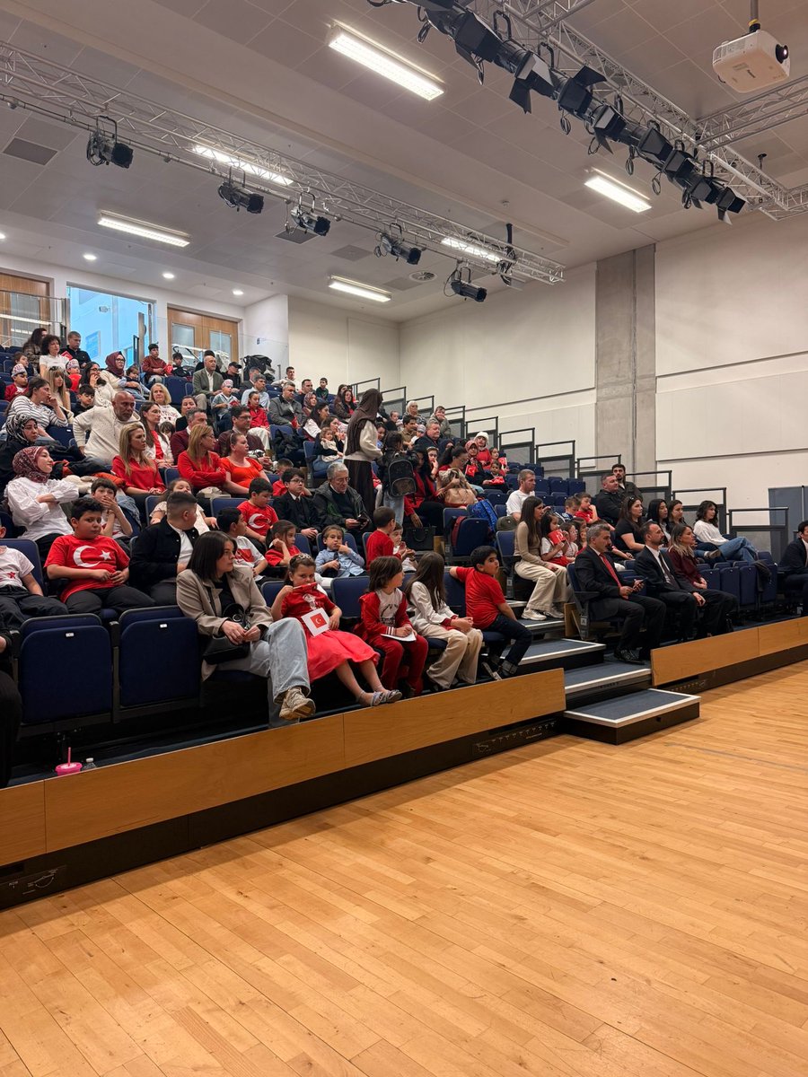 TSCCI's tweet photo. İskoçya’nın başkenti Edinburgh’da 23 Nisan Ulusal Egemenlik ve Çocuk Bayramı’nı büyük bir coşku ve gururla kutladık. 🇹🇷 https://t.co/1WwdzOUcjU