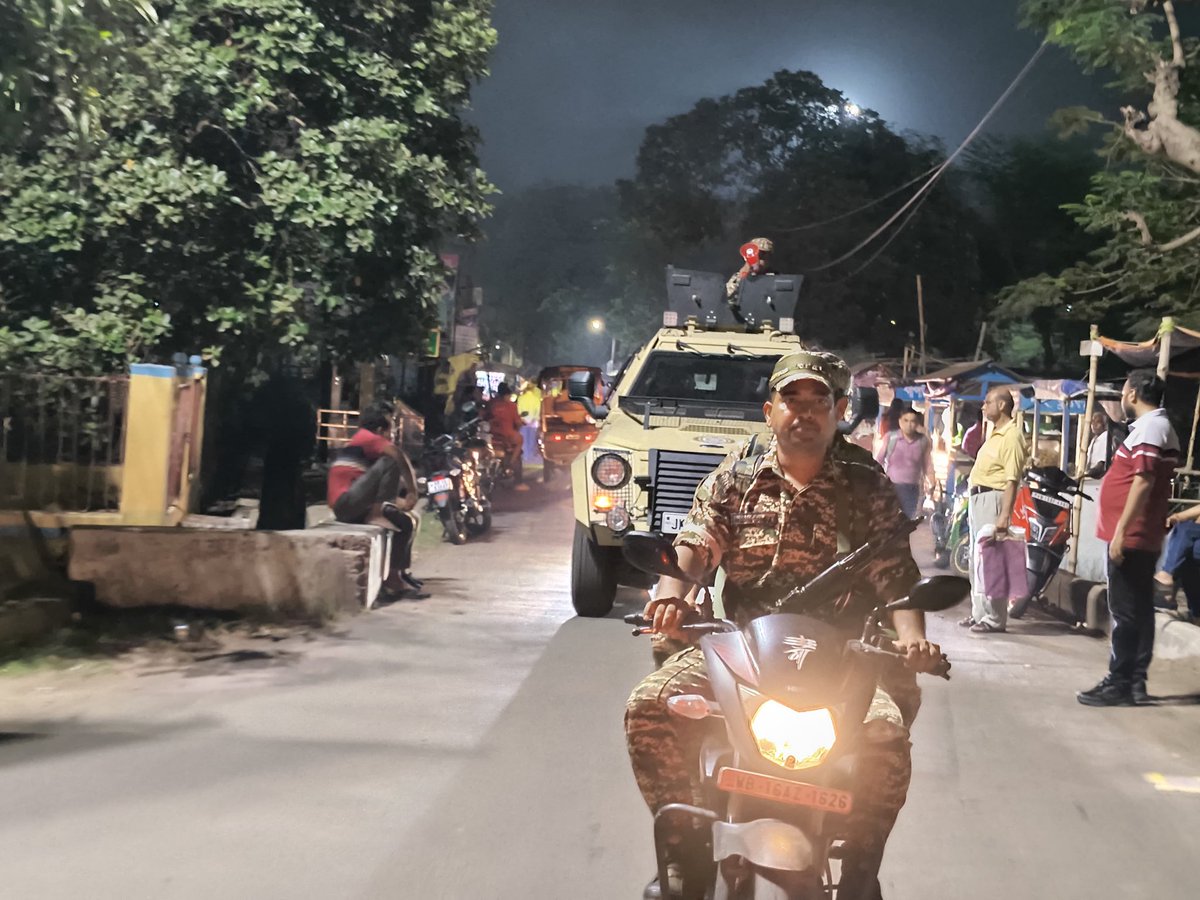CrpfWest's tweet photo. MBPV /LBPV utilization in area domination.

LBPV(Marksman ) is utilized in A/D duty 
*Area covered*
kalyan, patrapukur, kalitala, kapasdang.

@ECISVEEP 
@CEOWestBengal https://t.co/3EcFEAgfUh