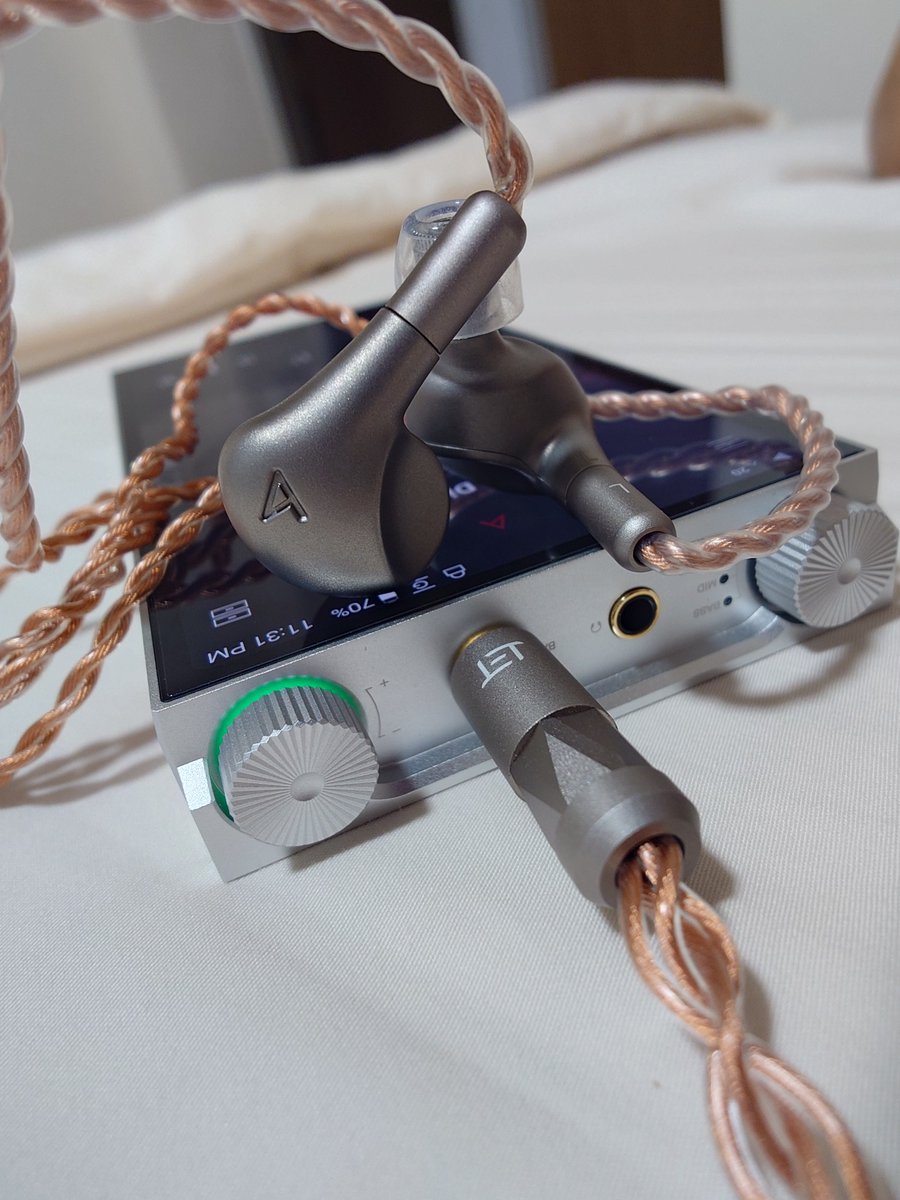 shhrbsh's tweet photo. Jazz before the light goes out 🥱😴💤
#Astell&amp;Kern
#Luna
#AKPD20
#Eletech
#PentaconnCoreir https://t.co/9A9CxZE82d