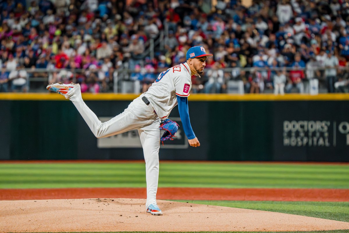 tabpr's tweet photo. "22 años, primer juego en Grandes Ligas… y lo mandan contra Nathan Eovaldi. ¿Está listo Elmer Rodríguez para el momento más grande de su vida? 🔥⚾ -->> https://t.co/gWoWNi3fBC https://t.co/pHMZtJ1ZgN