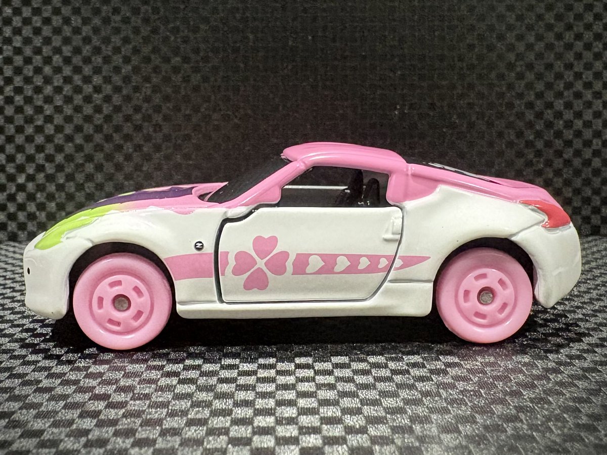 2022Kyo's tweet image. NISSAN FAIRLADY Z
トミカ　鬼滅の刃　vol.3の甘露寺蜜璃
しっかりとオマージュされてる
#トミカ
#tomica
#nissan
