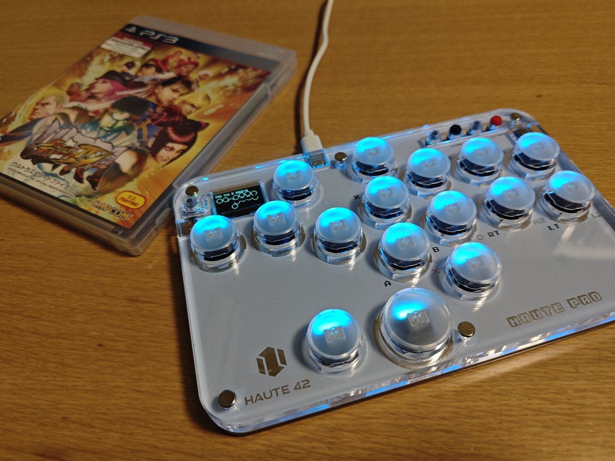 motsucurry's tweet photo. 一般的にはもうPS3もレトロゲーム扱いみたい。ウルトラストⅣをやってみたくなったので、HAUTE42のレバーレス買って練習中 https://t.co/1sXtZYwDoU