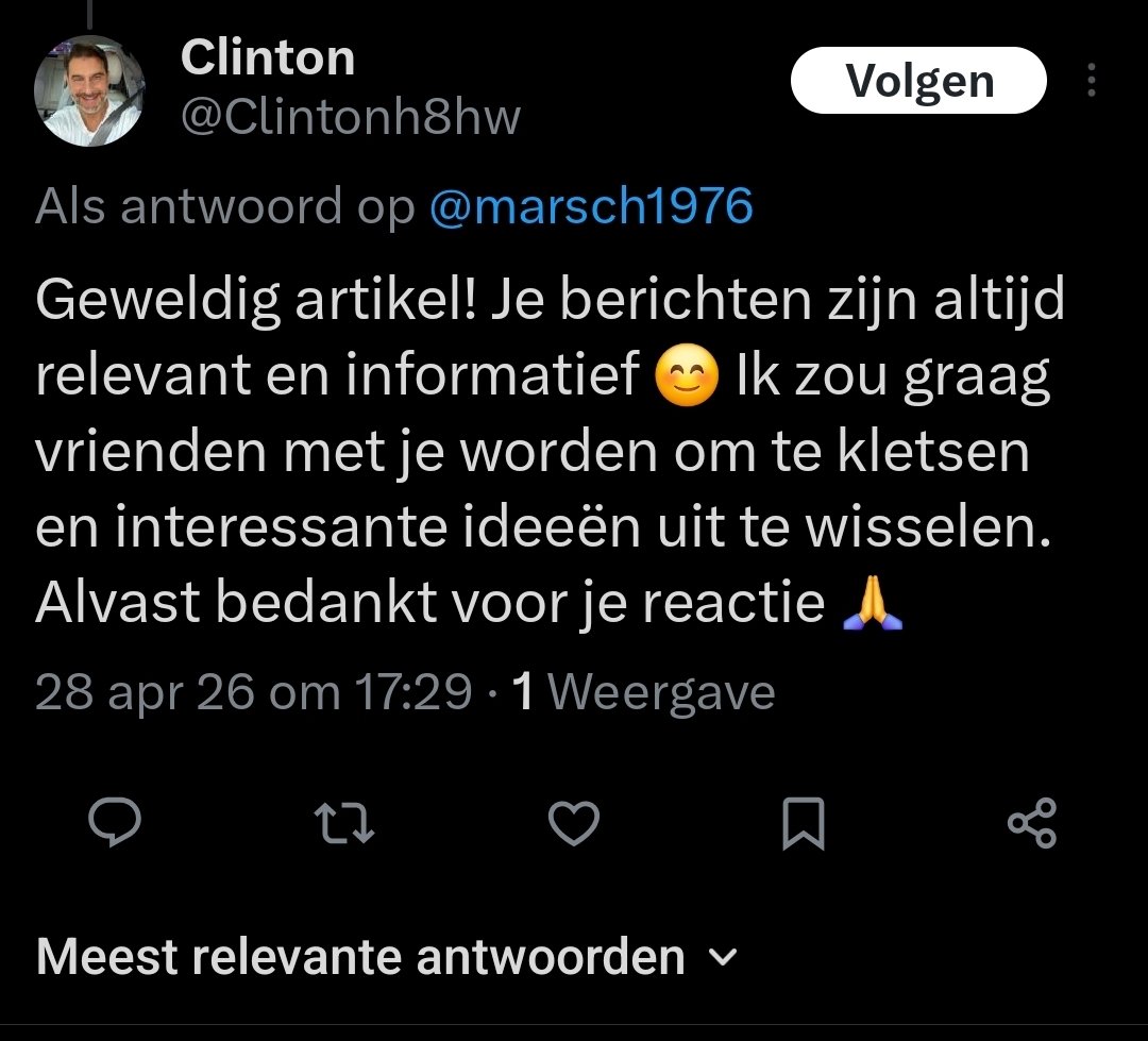marsch1976's tweet image. Clinton Clinton Clinton vindt een foto van een zuurdesembrood een artikel. Lekker in het zonnetje gaan zitten in Nigeria Clinton....🤣 #block