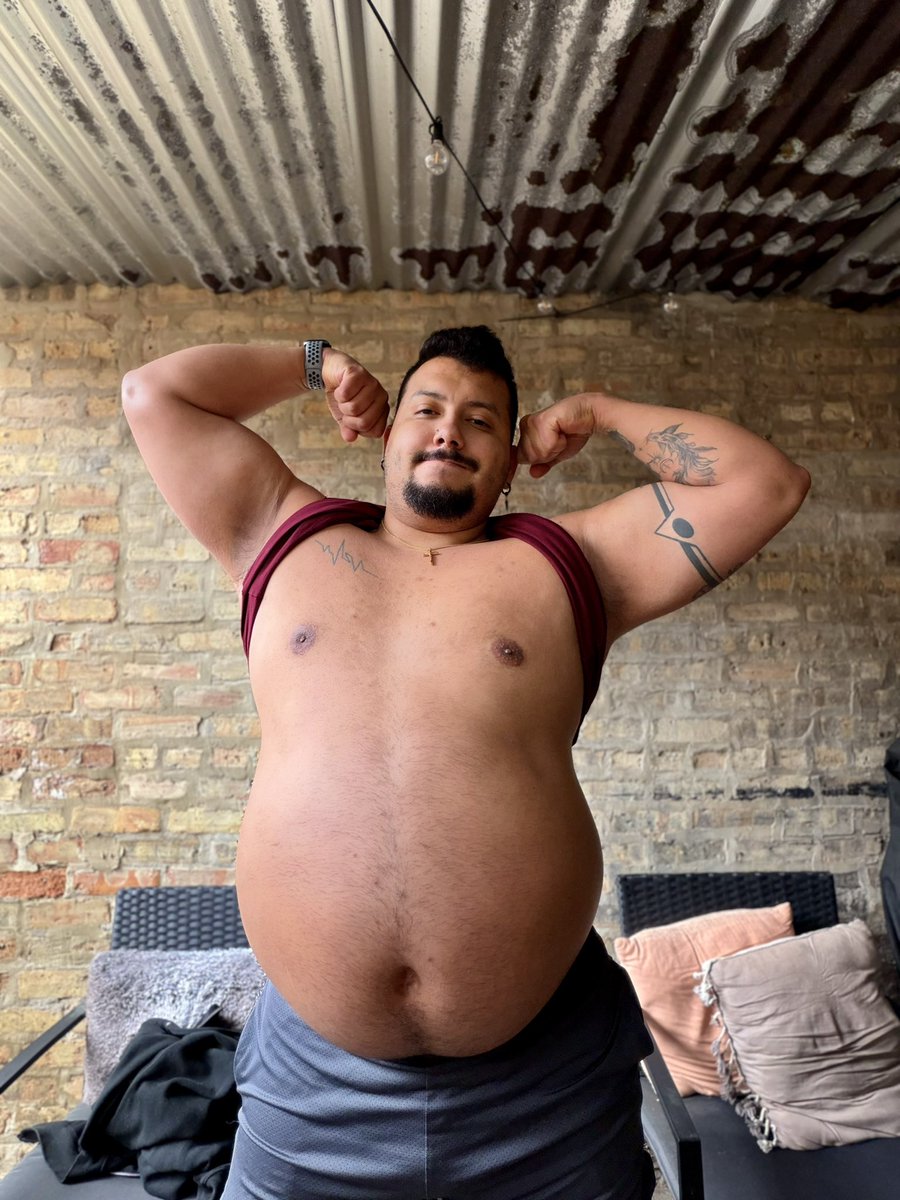 dannyismia's tweet photo. Currently at my heaviest 💪🏽 feeling so big and wide and hungry for more! #TummyTuesday https://t.co/JnMt2uzFub