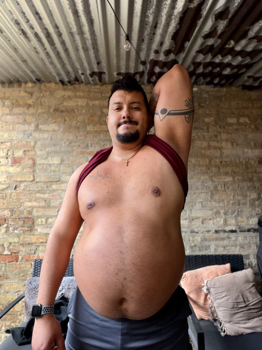 dannyismia's tweet photo. Currently at my heaviest 💪🏽 feeling so big and wide and hungry for more! #TummyTuesday https://t.co/JnMt2uzFub