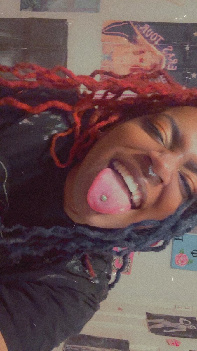 92sturdy's tweet image. CEO I’m Savy 💅👩🏽‍🎨  im so Official all I need is a Whistle 🌟 #theartist #fypage #lookoftheday #imgoingin #makeupinspo