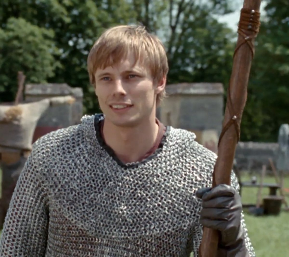 emrysfairys's tweet photo. @transarthur His stupid fucking goofy smile when he punches Merlin in the arm.💔💔💔💔 https://t.co/7bt2oTl4Po