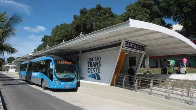 matheuscarvalhx's tweet photo. Nosso BRT vs. o de outras cidades. Ibaneis e Celina pensam que Brasília merece menos pois se contenta com menos. https://t.co/bKqlCnex4U