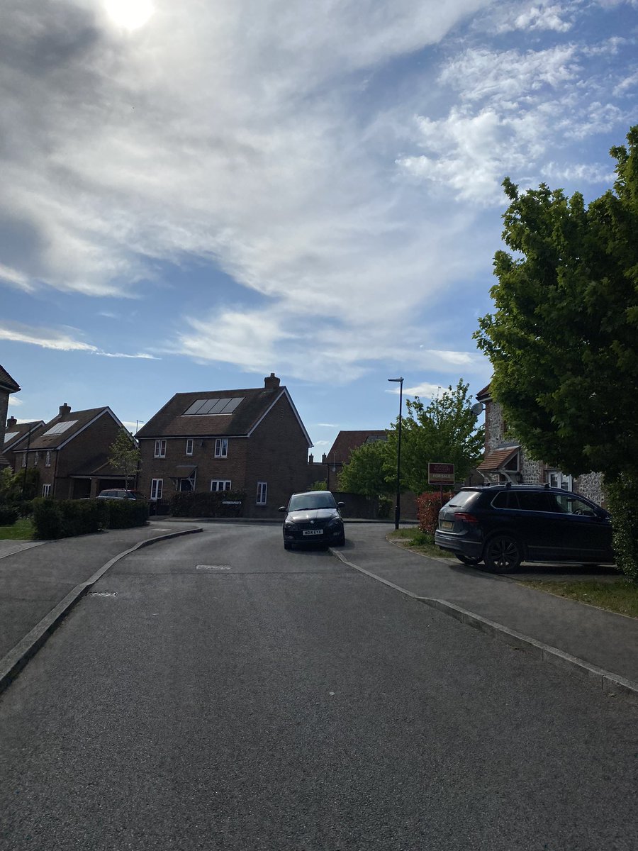 ReformMatt2000's tweet photo. Out leafleting in Burgess Hill. Helping the candidate @ArchieSheail with putting leaflets through letterboxes. Let’s turn Burgess Hill Reform➡️🇬🇧 #VoteReform #GetStarmer https://t.co/sxo0OrTFPR