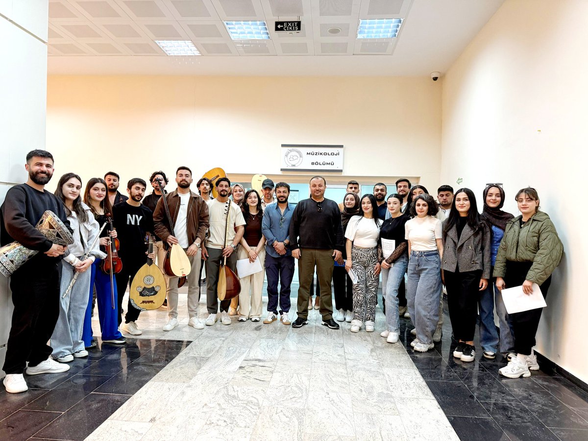 yener_ol's tweet photo. @igdir_uni #müzikoloji 
Canlar ile ders arası.. https://t.co/DhvXZipUMp