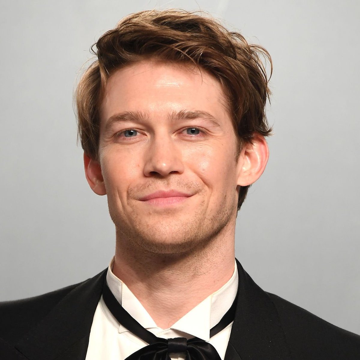 Joe Alwyn Styled 🌊🪶 tweet media