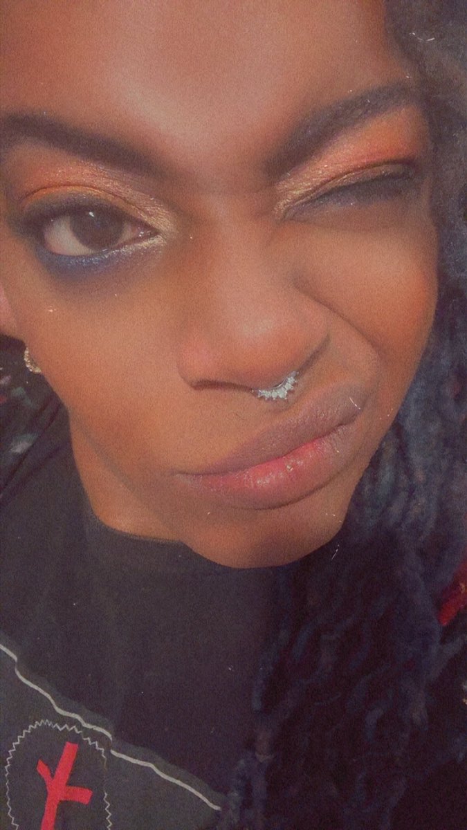 92sturdy's tweet image. CEO I’m Savy 💅👩🏽‍🎨  im so Official all I need is a Whistle 🌟 #theartist #fypage #lookoftheday #imgoingin #makeupinspo