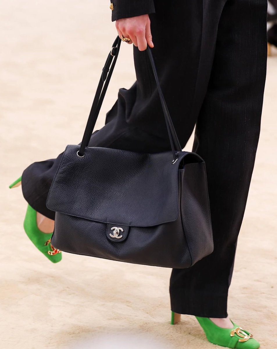 Outlander Magazine tweet media