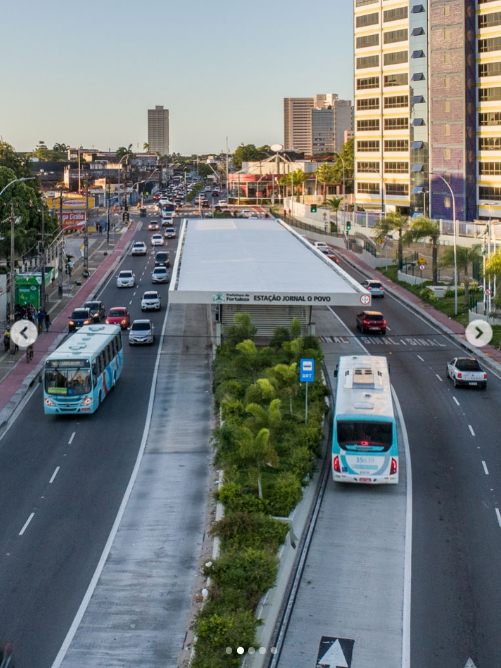 matheuscarvalhx's tweet photo. Nosso BRT vs. o de outras cidades. Ibaneis e Celina pensam que Brasília merece menos pois se contenta com menos. https://t.co/bKqlCnex4U