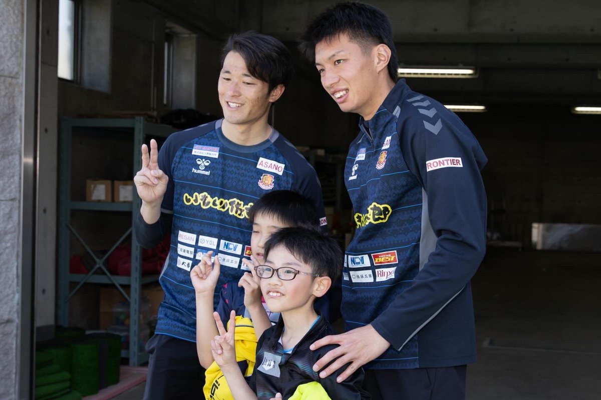 npofusc's tweet photo. 🔴サッカー教室⚫️
TOPチームのホームゲーム前にサッカー教室の違う一面をご紹介☺️

次回5/3(日)vs #大宮アルディージャ でも開催‼️

皆さんのご参加、お待ちしております🙇

#福島ユナイテッド
#サッカー教室
#NOK
#福島日産 https://t.co/jakSTmn27j
