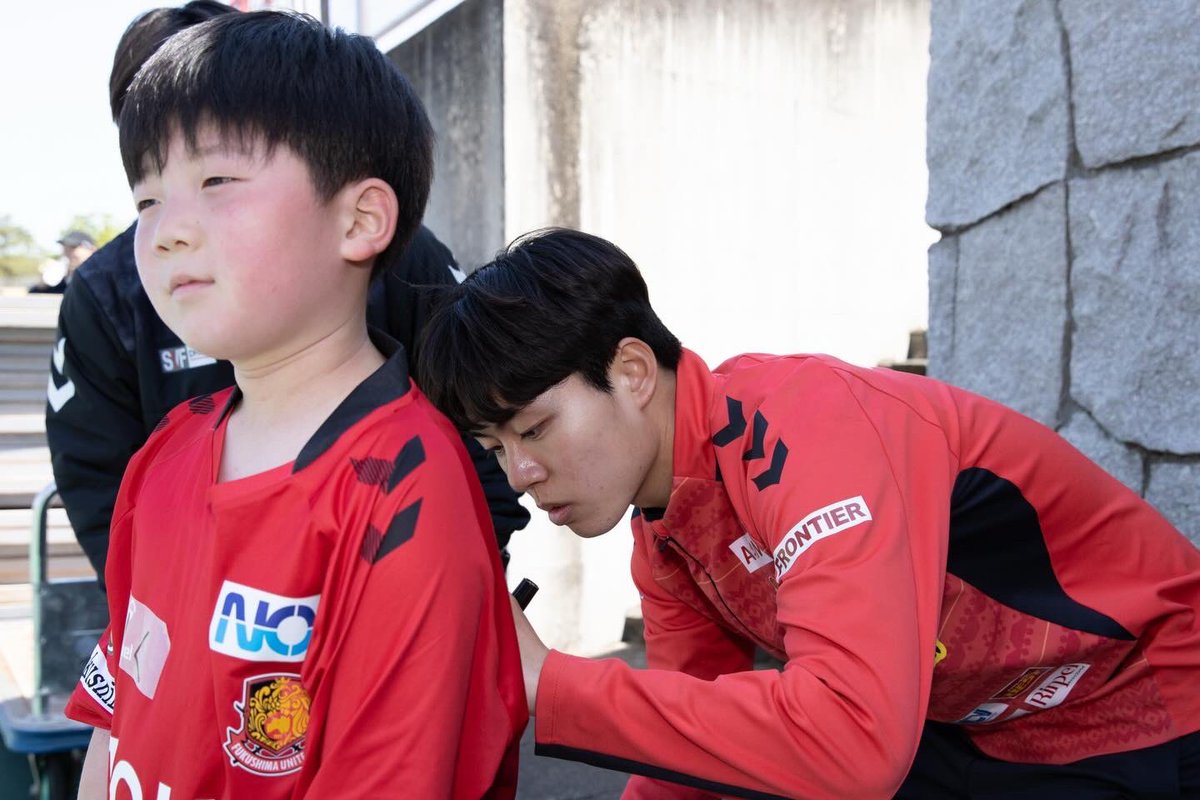 npofusc's tweet photo. 🔴サッカー教室⚫️
TOPチームのホームゲーム前にサッカー教室の違う一面をご紹介☺️

次回5/3(日)vs #大宮アルディージャ でも開催‼️

皆さんのご参加、お待ちしております🙇

#福島ユナイテッド
#サッカー教室
#NOK
#福島日産 https://t.co/jakSTmn27j