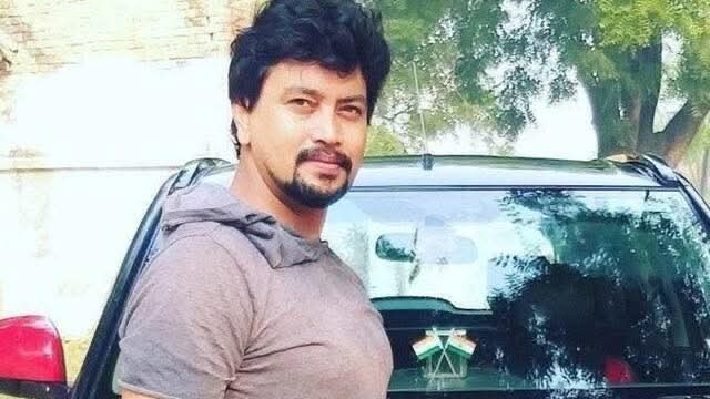 बनारस में सवर्ण समाज के मनीष सिंह को पीट पीट कर मार दिया गया।
लेकिन इनको न्याय दिलाने के लिए कोई आगे नही आ रहा है।
विपक्ष के नेता चुप 
गोदी मीडिया चुप 
मोदी मीडिया चुप
Rw बड़े इंफुलेसर चुप 
ऐसा लगता है इस देश में स्वर्ण होना गुनाह हो गया है। न्याय भी वोटबैंक के हिसाब से हो रहा