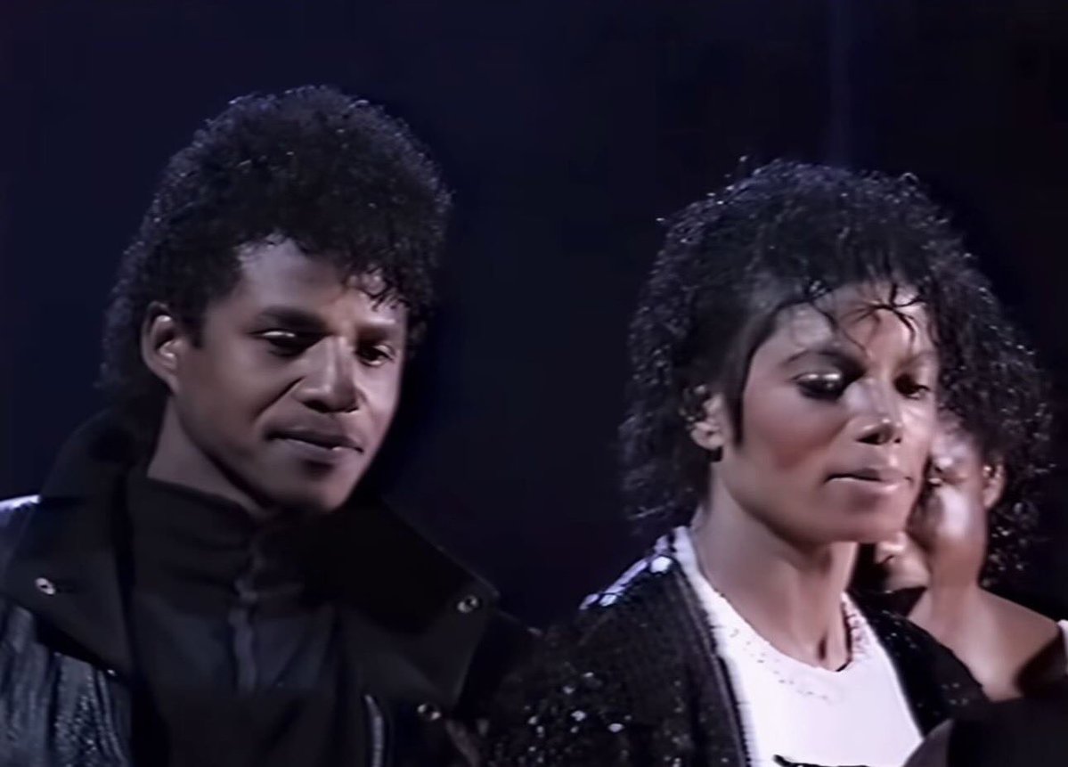 𝚘𝐟𝚏𝐭𝚑𝐞𝚠𝐚𝚕𝐥𝚋𝐛𝚢 tweet media