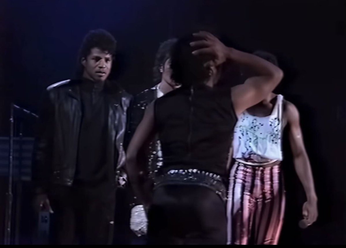 𝚘𝐟𝚏𝐭𝚑𝐞𝚠𝐚𝚕𝐥𝚋𝐛𝚢 tweet media