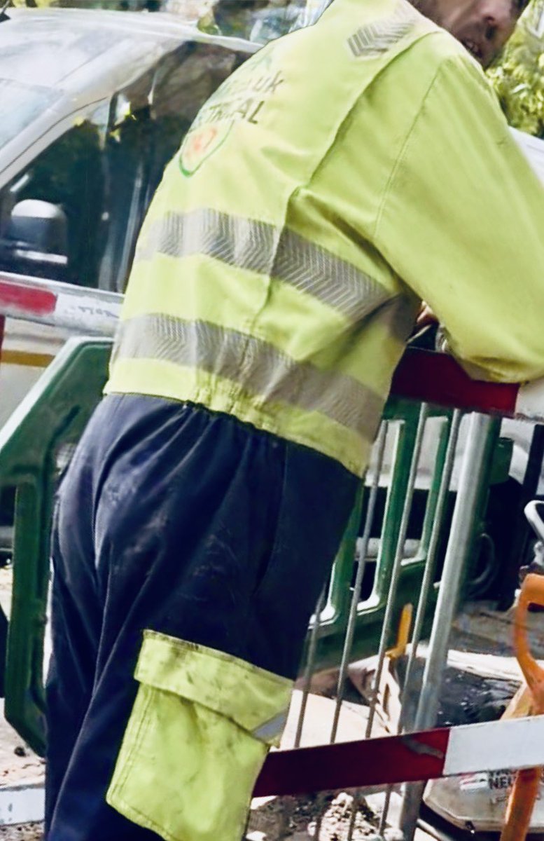 ScaffHunter's tweet photo. Tradie ass 🍑👀
#tradie #ass #workie #tradieass #fittradie #fitworkie #workingmen #groundworker #roadworker #HiVis #HiViz https://t.co/ONT9A0KWzF