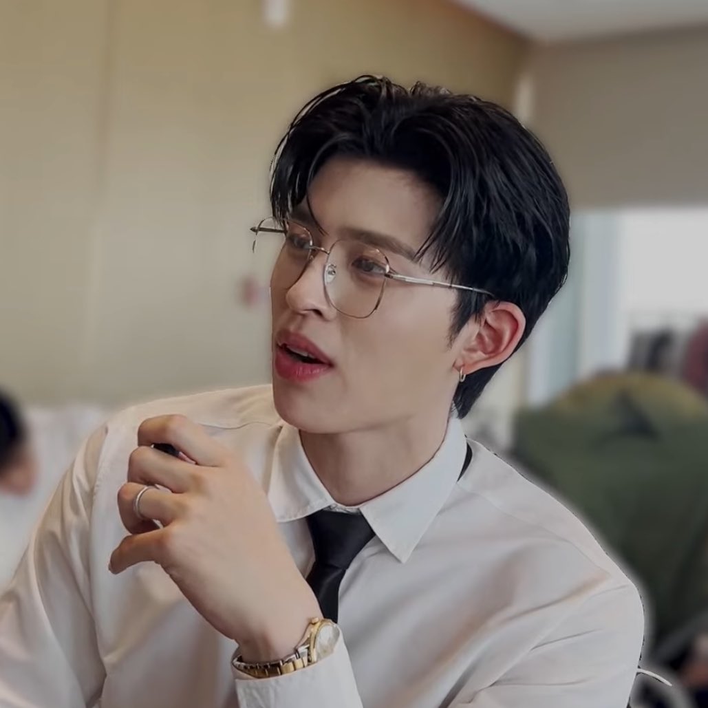 Chew ☾ tweet media