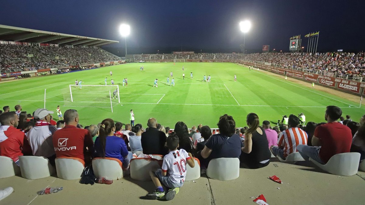 jfigueras21's tweet photo. EL VIERNES A LAS 21:15h QUIERO ESTO....🔴⚪️⚽️ @AlgecirasCF https://t.co/RX1CydZrPZ
