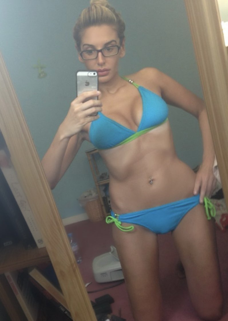suemcco11's tweet image. I loved this blue and green bikini 😁 dublin , spain , cyprus 🙌🏼 #tbt