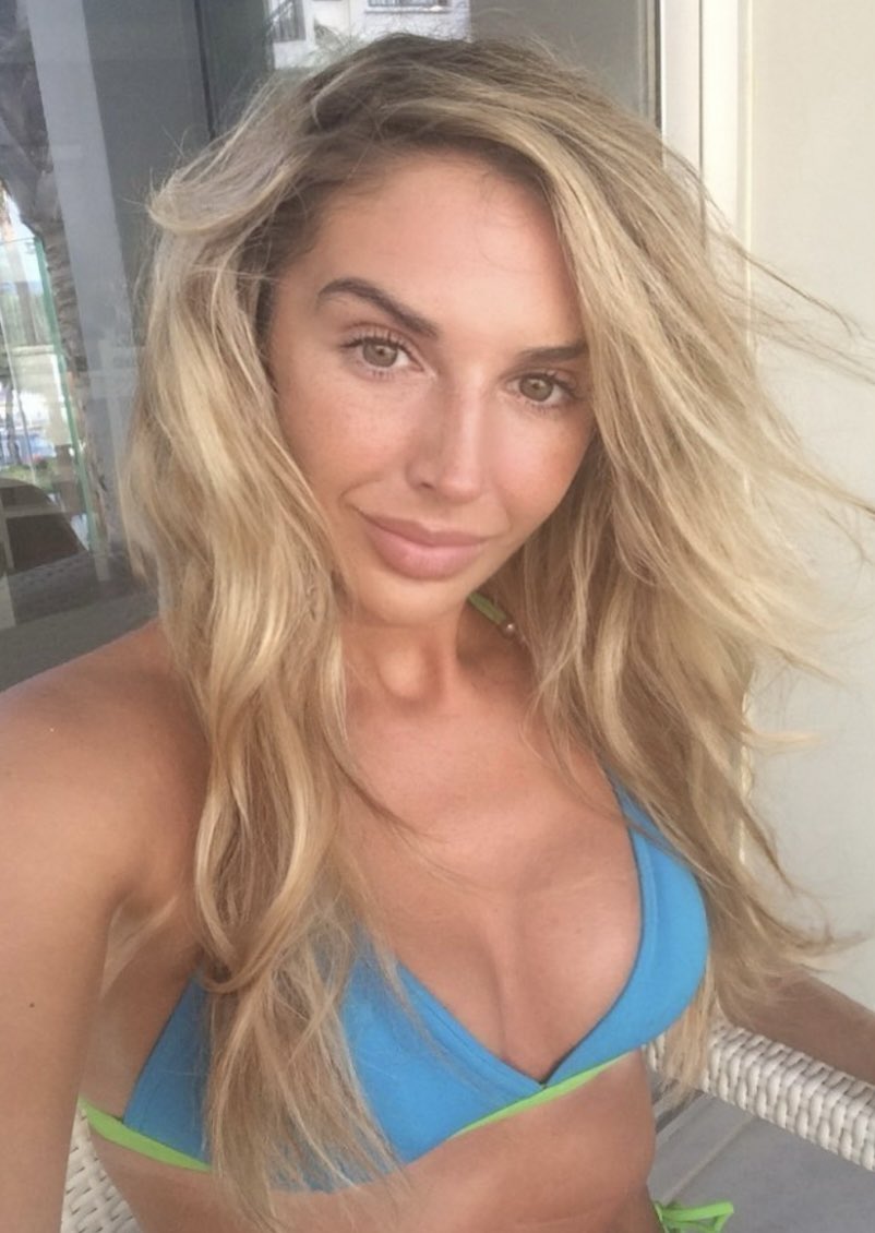 suemcco11's tweet image. I loved this blue and green bikini 😁 dublin , spain , cyprus 🙌🏼 #tbt
