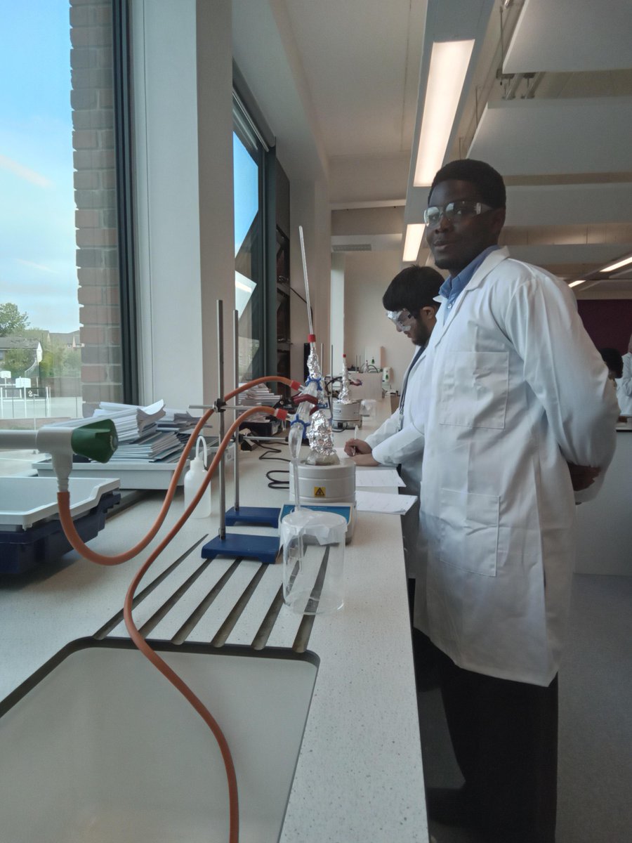 AstreaAcadSheff's tweet image. Our year 12 chemists have been learning organic chemistry synthesis techniques in preparation for their required practical next week which they will need to plan and conduct this experiment successfully in order to make their target molecule. #AAScommunity #scholarship #sixthform