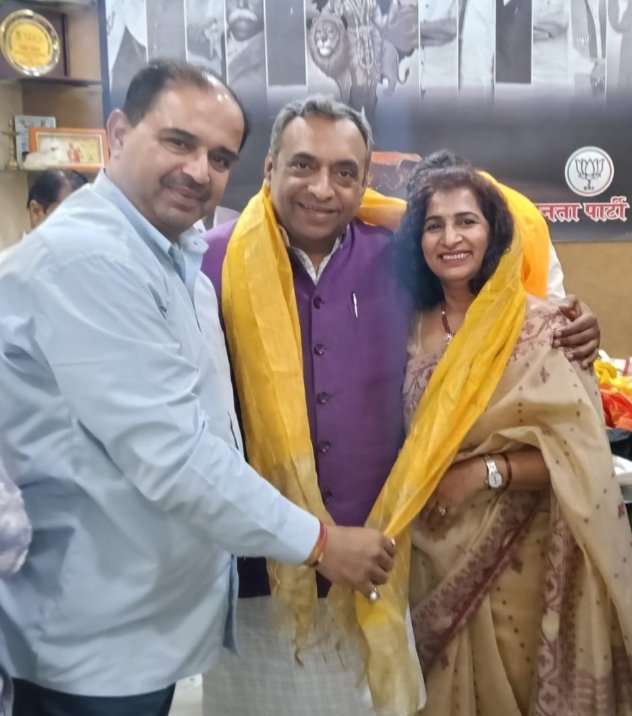 MANISHTANDON1's tweet image. पीतमपुरा के लोकप्रिय निगम पार्षद अमित नागपाल जी को शादी की सालगिरह की बहुत बहुत शुभकामनाएँ! आप दोनों का साथ हमेशा यूँ ही प्यार, विश्वास और खुशियों से भरा रहे। प्रभु श्री राम का आशीर्वाद आप पर सदैव बना रहे....🎉 #MarriageAnniversary #CongratsBothofYou #Congratulations #Pitampura