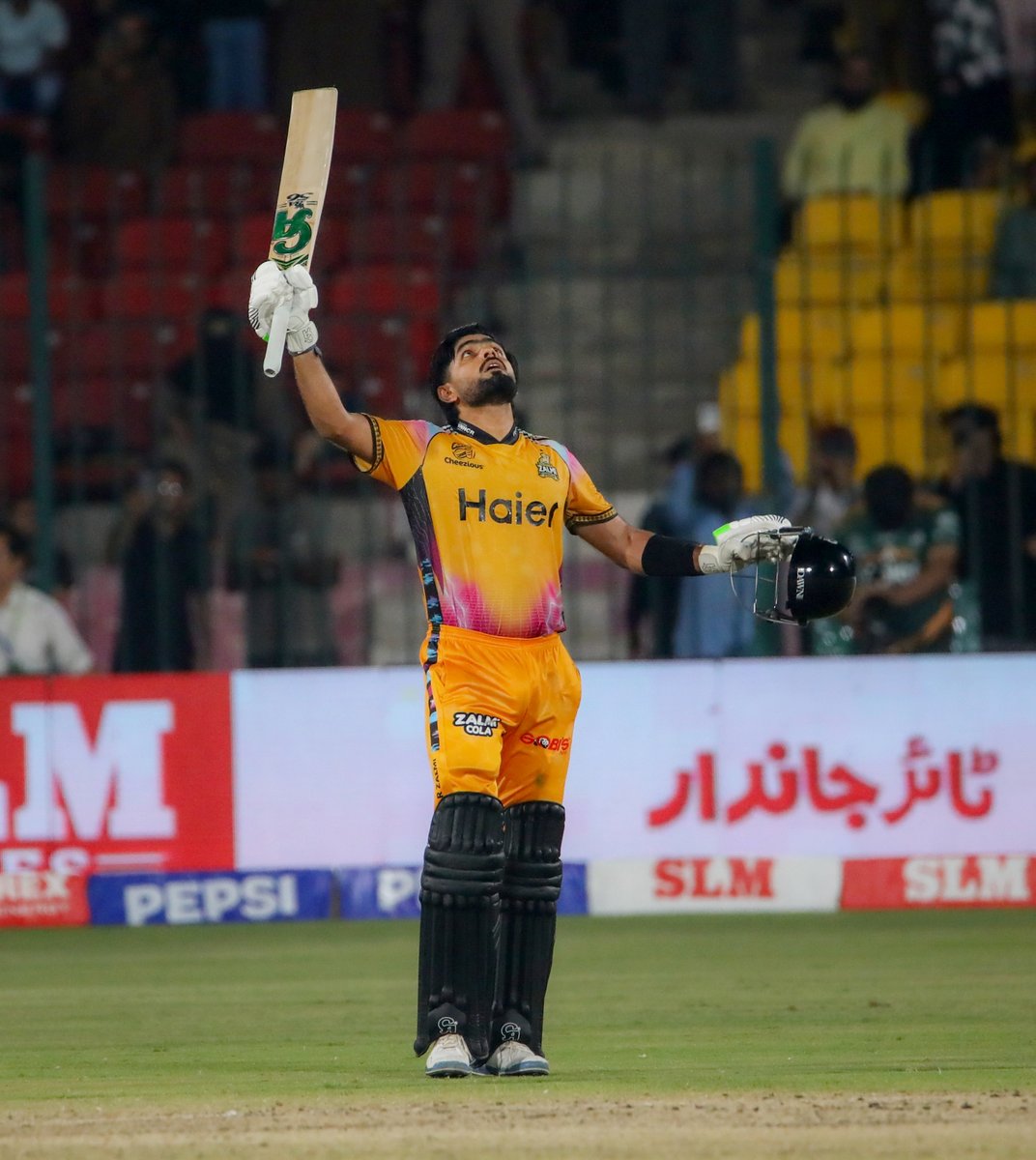 ESPNcricinfo's tweet image. Most runs in a PSL season:

𝟱𝟴𝟴 - 𝗕𝗮𝗯𝗮𝗿 𝗔𝘇𝗮𝗺 𝗶𝗻 𝟮𝟬𝟮𝟲
588 - Fakhar Zaman in 2022
569 - Babar Azam in 2024
554 - Babar Azam in 2021
550 - Mohammad Rizwan in 2023