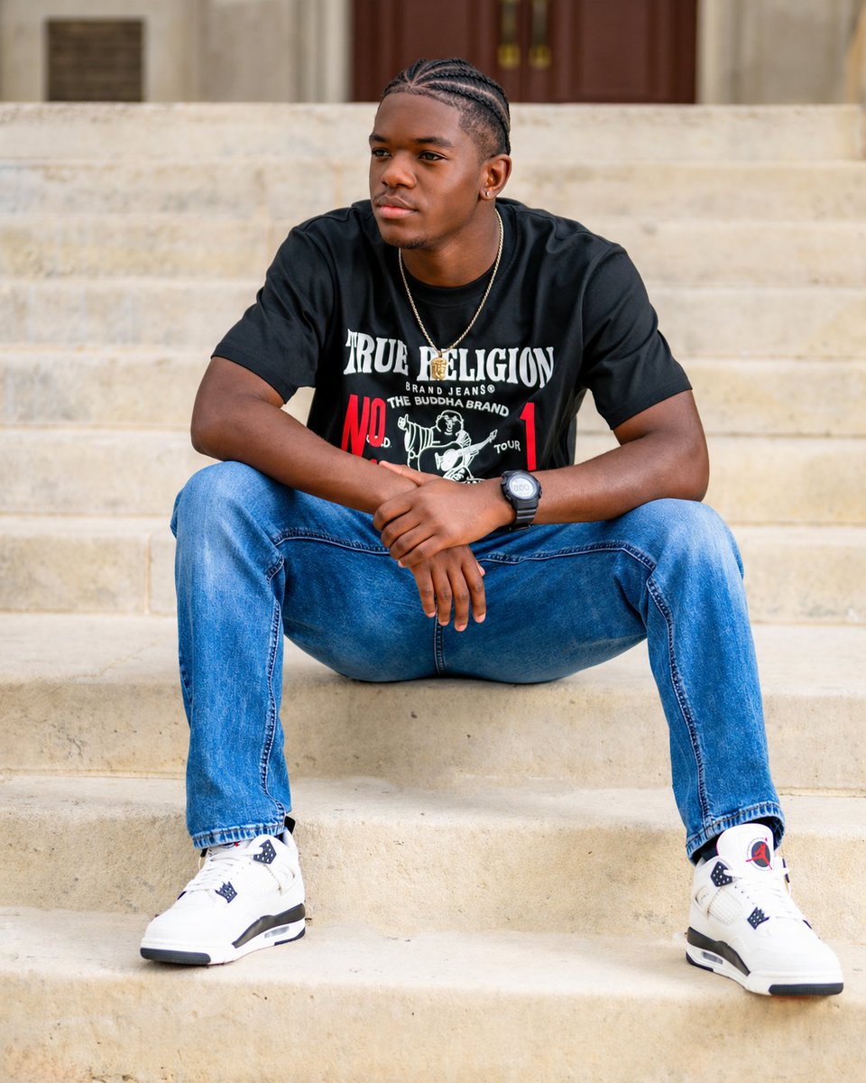 CeeNote78's tweet photo. Can't believe we're here. It came so fast!!! It's been a pleasure watching you grow and navigate life. This next chapter is gonna be even better. Thanx for allowing me to be your mom, your rock and #1 fan. Take it all in, man @jamal_logan_ 
#WarHawkBound
#Klazz2026 https://t.co/7cXjFu60wx