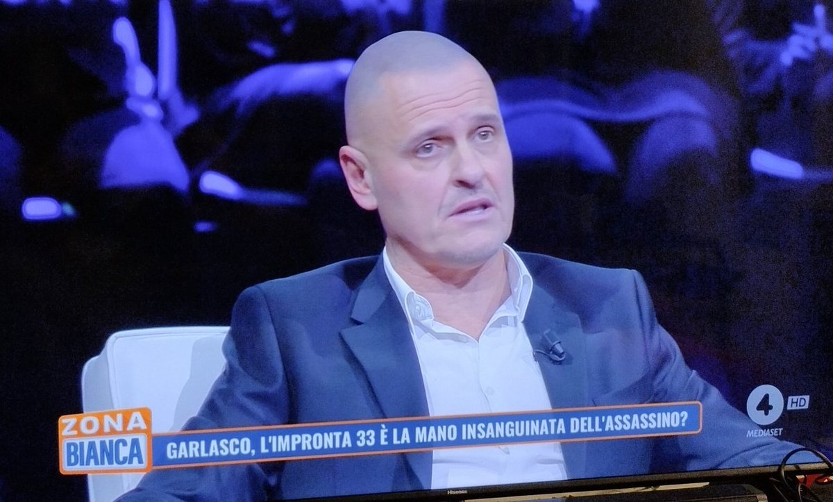 Ho incontrato #alessandrodegiuseppe una volta, in studio a #zonabianca, a dicembre. Prima di entrare in diretta parlò di #garlasco. Non mi esprimo sulle persone che non conosco, ma mi parve sinceramente commosso da questa storia. E fu lui a parlare per primo del dna sospetto.